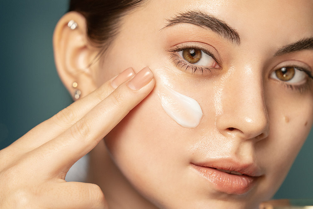 How to Keep Your Base Smooth in Dry Weather – MUA Tips