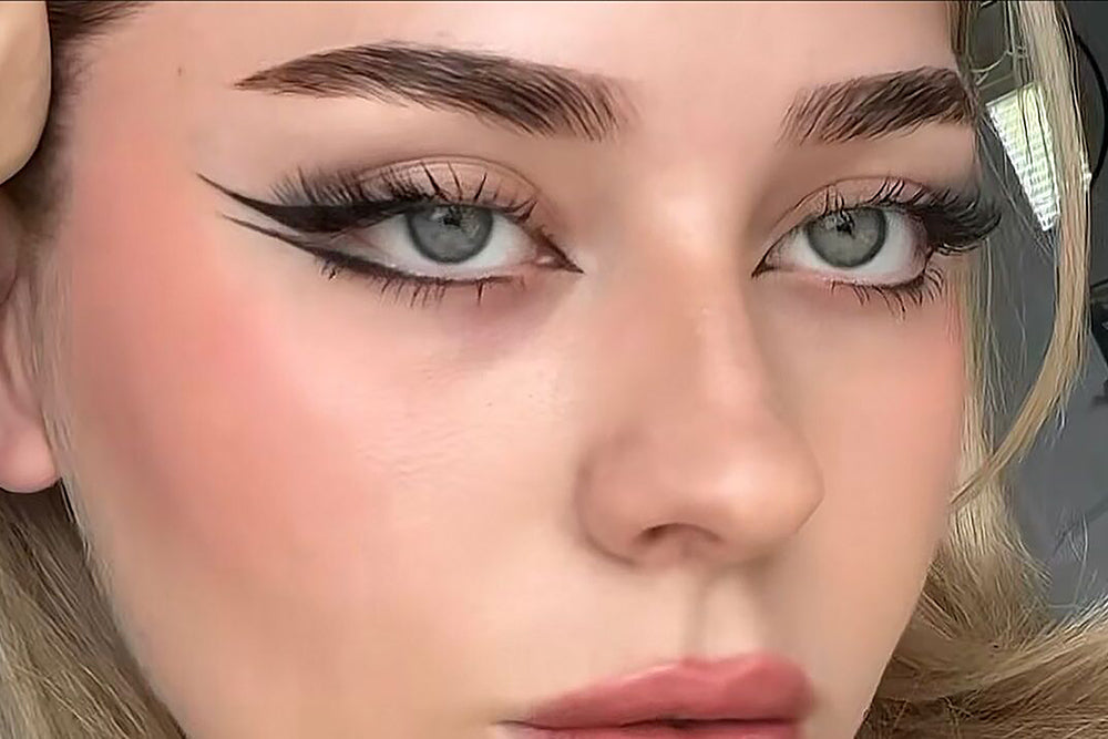 How to Create the Trending Fishtail Eyeliner