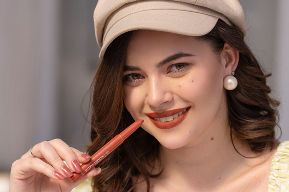 Top Fall Lipstick Shades: Must-Have Colors for 2025