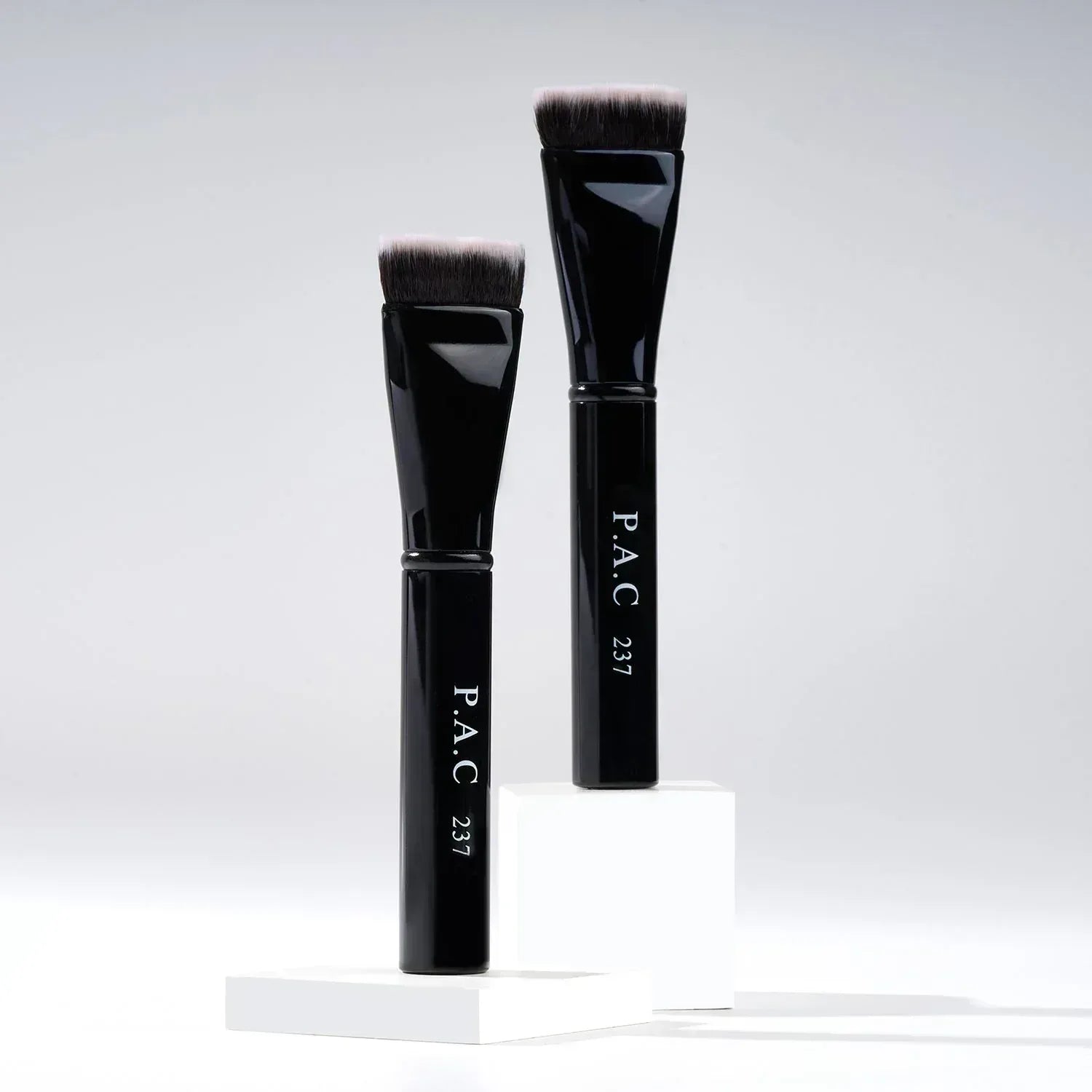 PAC Cosmetics Contouring Brush 237