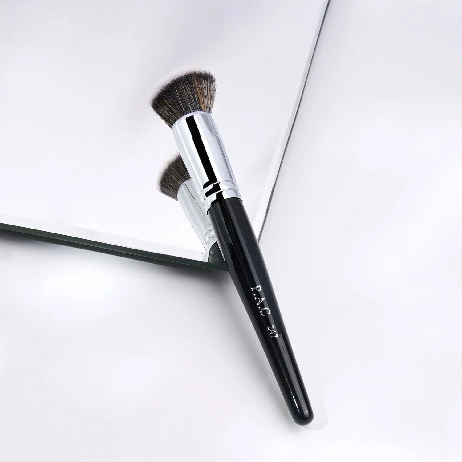 PAC Cosmetics Contouring Brush 247