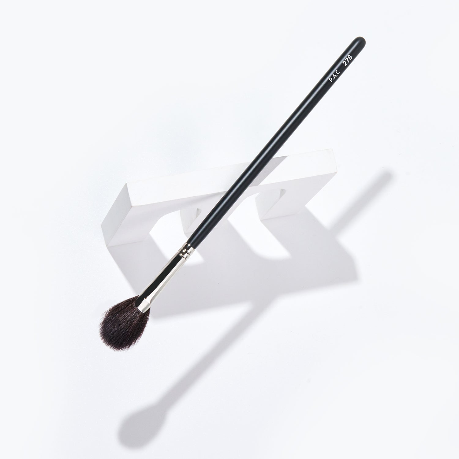 PAC Cosmetics Highlighter Brush 278