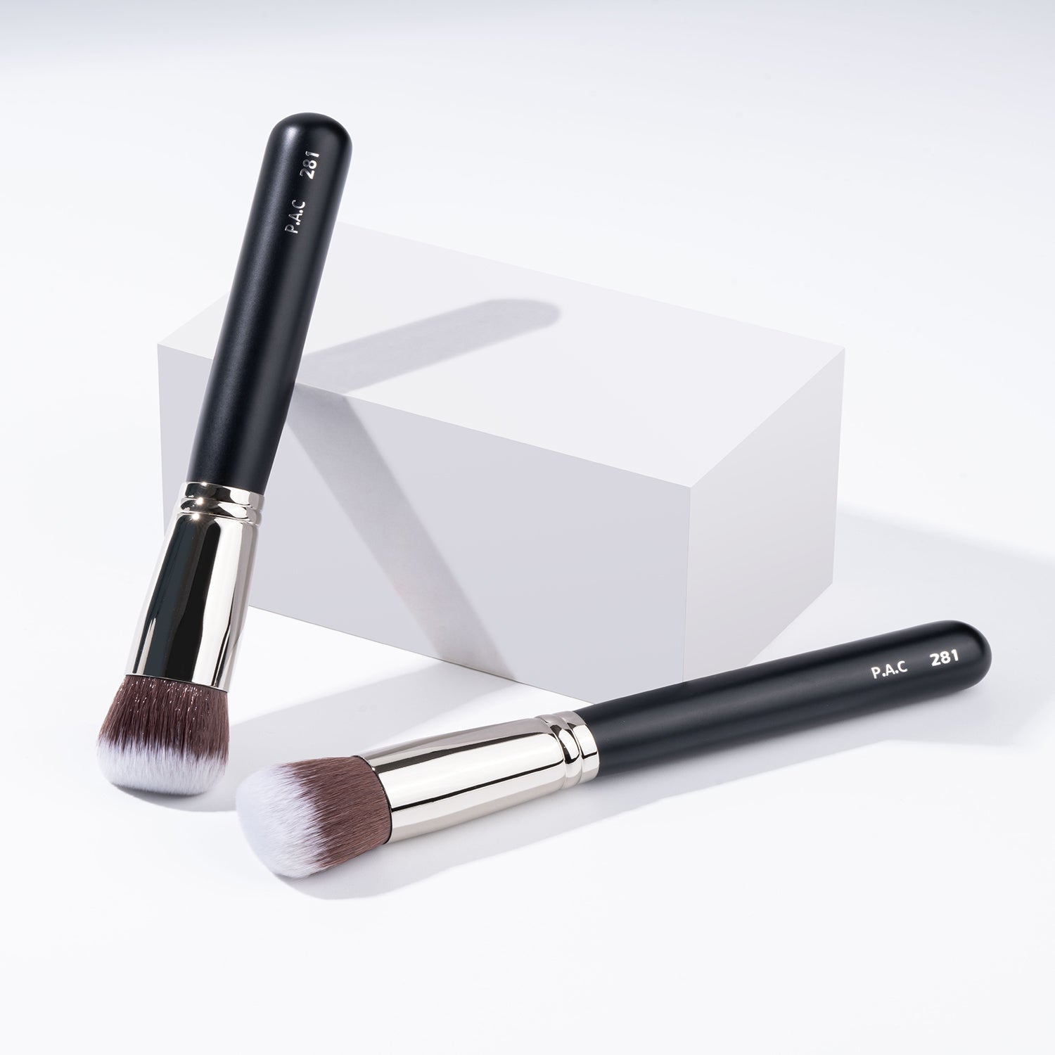 PAC Cosmetics Foundation Blending Brush 281