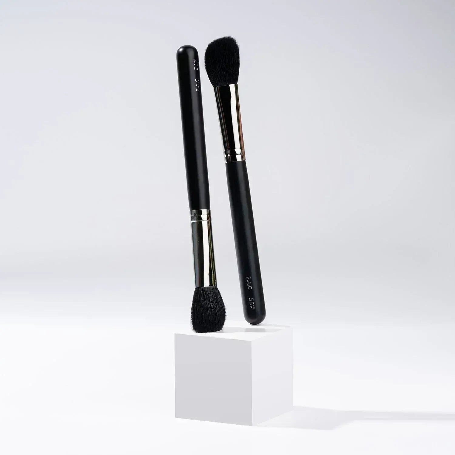 PAC Cosmetics Contouring Brush 367