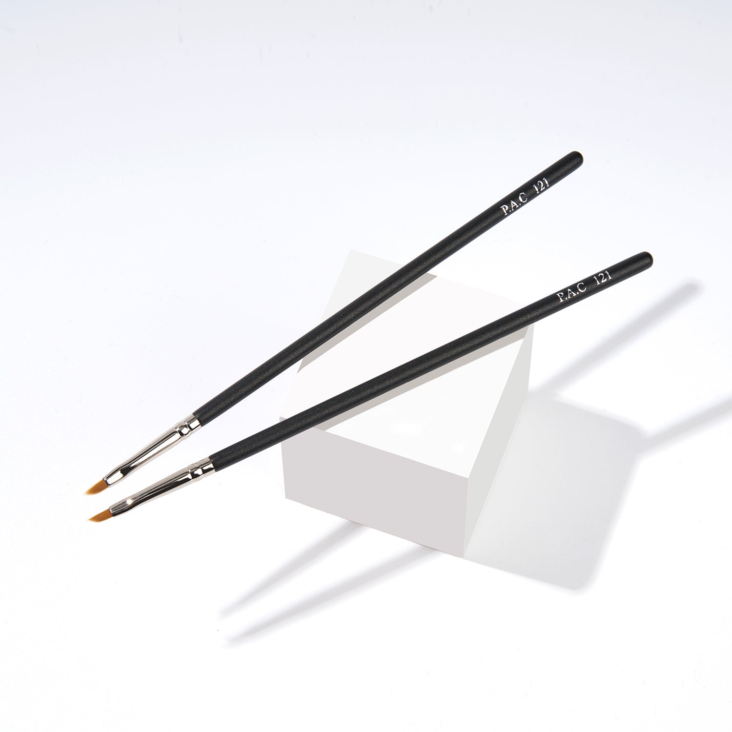 PAC Cosmetics Eyeliner Brush 121